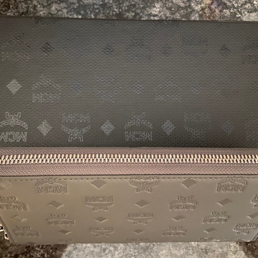MCM Klara Leather Zip Wallet - Picture 10 of 10